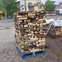 Дърва за огрев - дъб и бук - нарязани и нацепени; пелети за горене