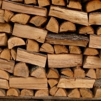 Продавам дърва за огрев и въглища