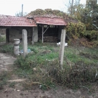 Продавам къща с двор в село Сушица
