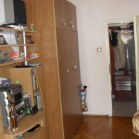 Продавам тристаен апартамент в началото на квартал „Възраждане“, град Русе, блок „Първа пролет“